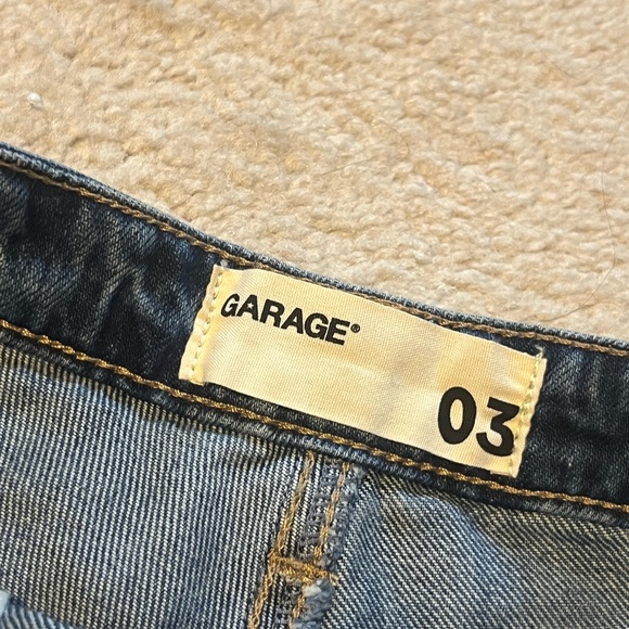 ⭐️NEVER WORN⭐️ Garage Mom Short Jean Shorts - Picture 3 of 7